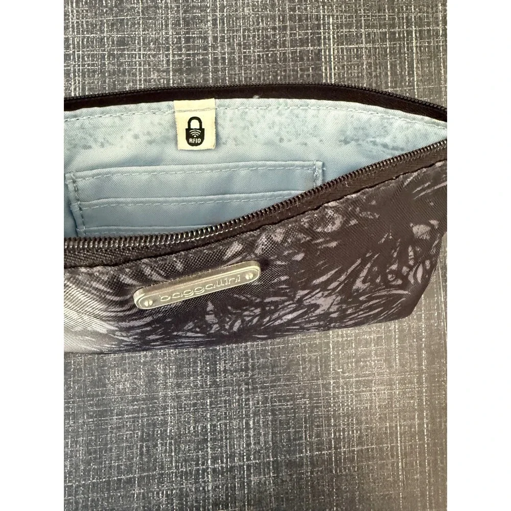 Baggallini RFID Blocking Wristlet Wallet Black Gray Floral Burst Nylon Pouch